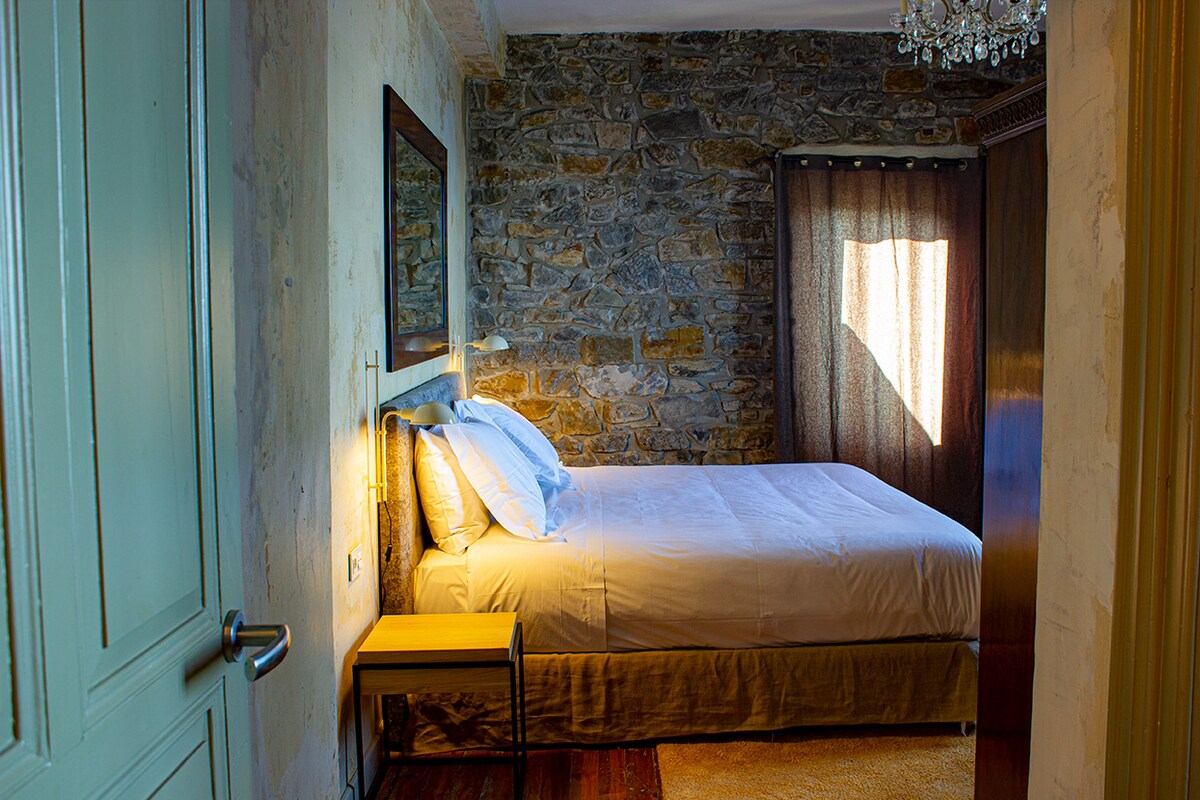 Bedroom 3 seating area